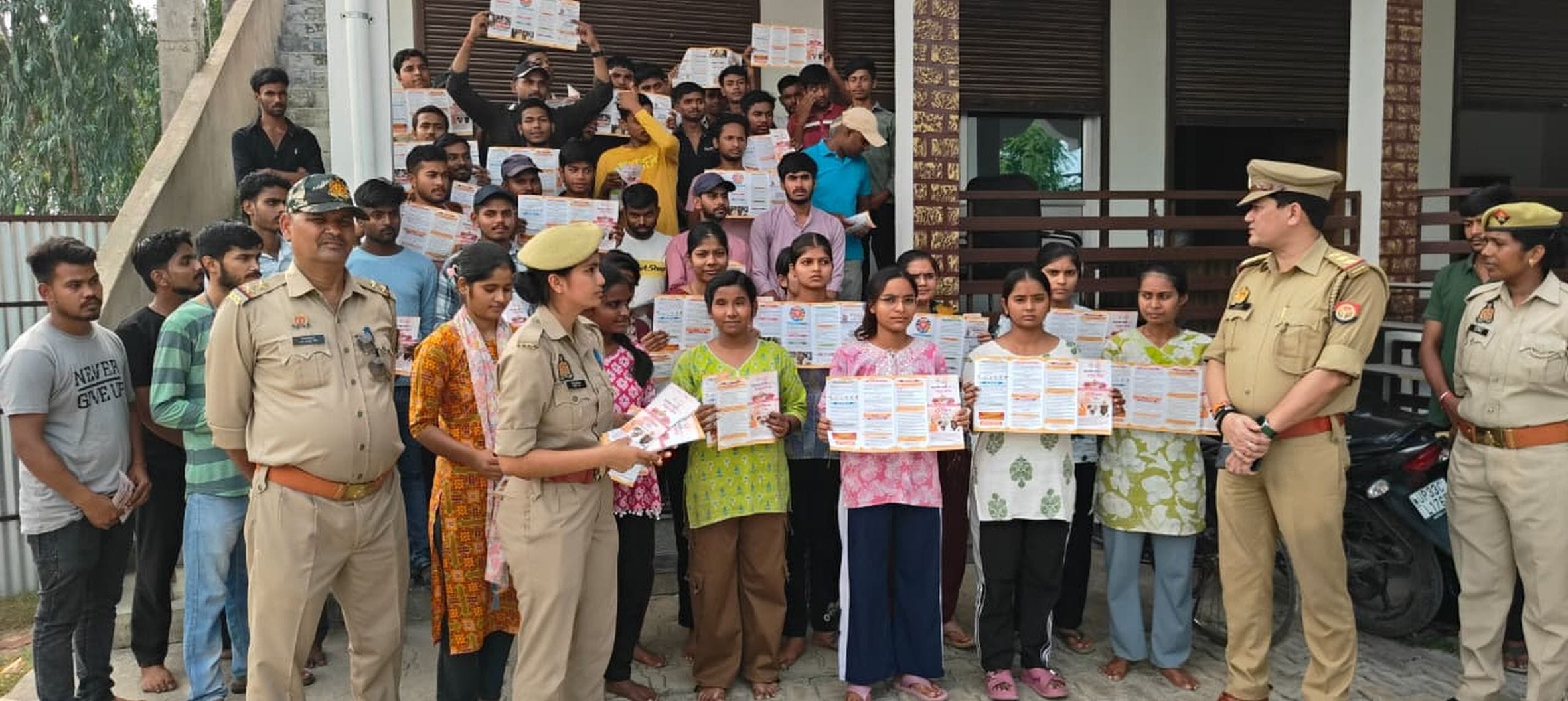 खीरों क्षेत्र में साइबर जागरूकता दिवस पर विद्यार्थियों को ऑनलाइन ठगी से बचाव के लिए जागरूक करती