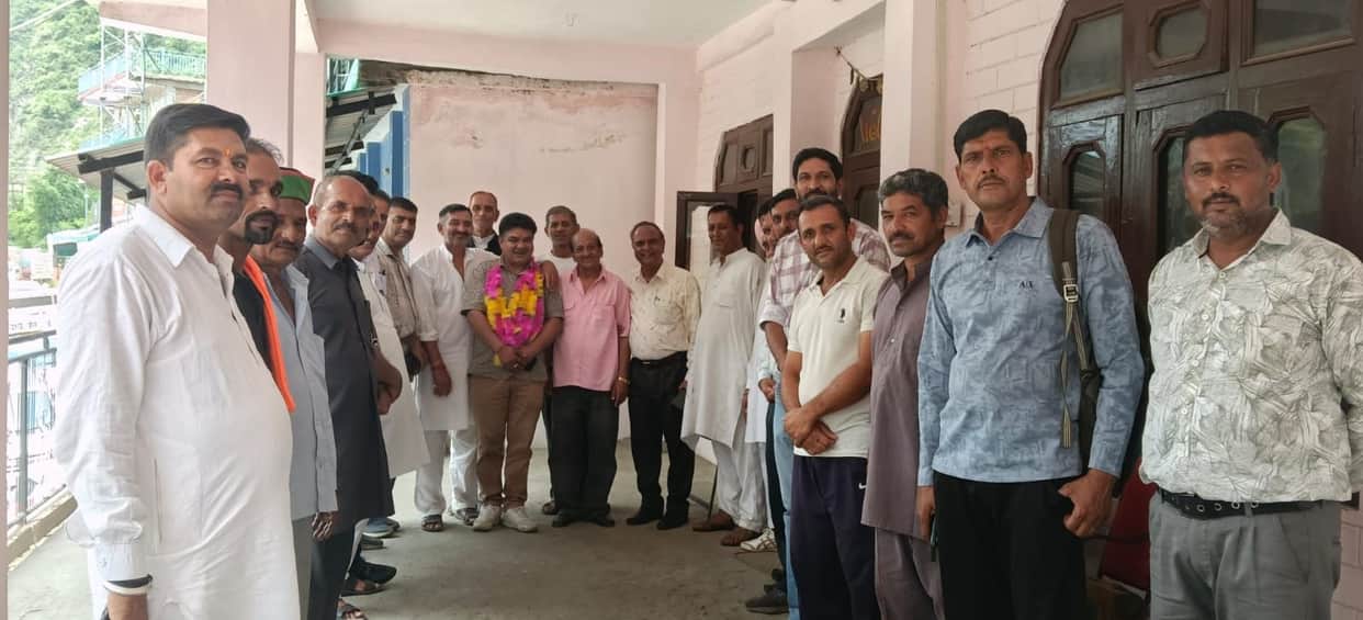 Concern expressed over roads and drinking water at Congress meeting.