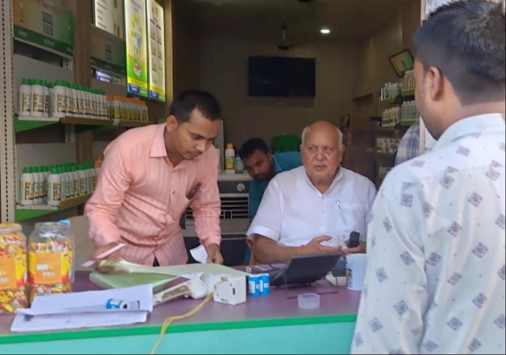Agriculture Minister inspected the IFFCO center.
