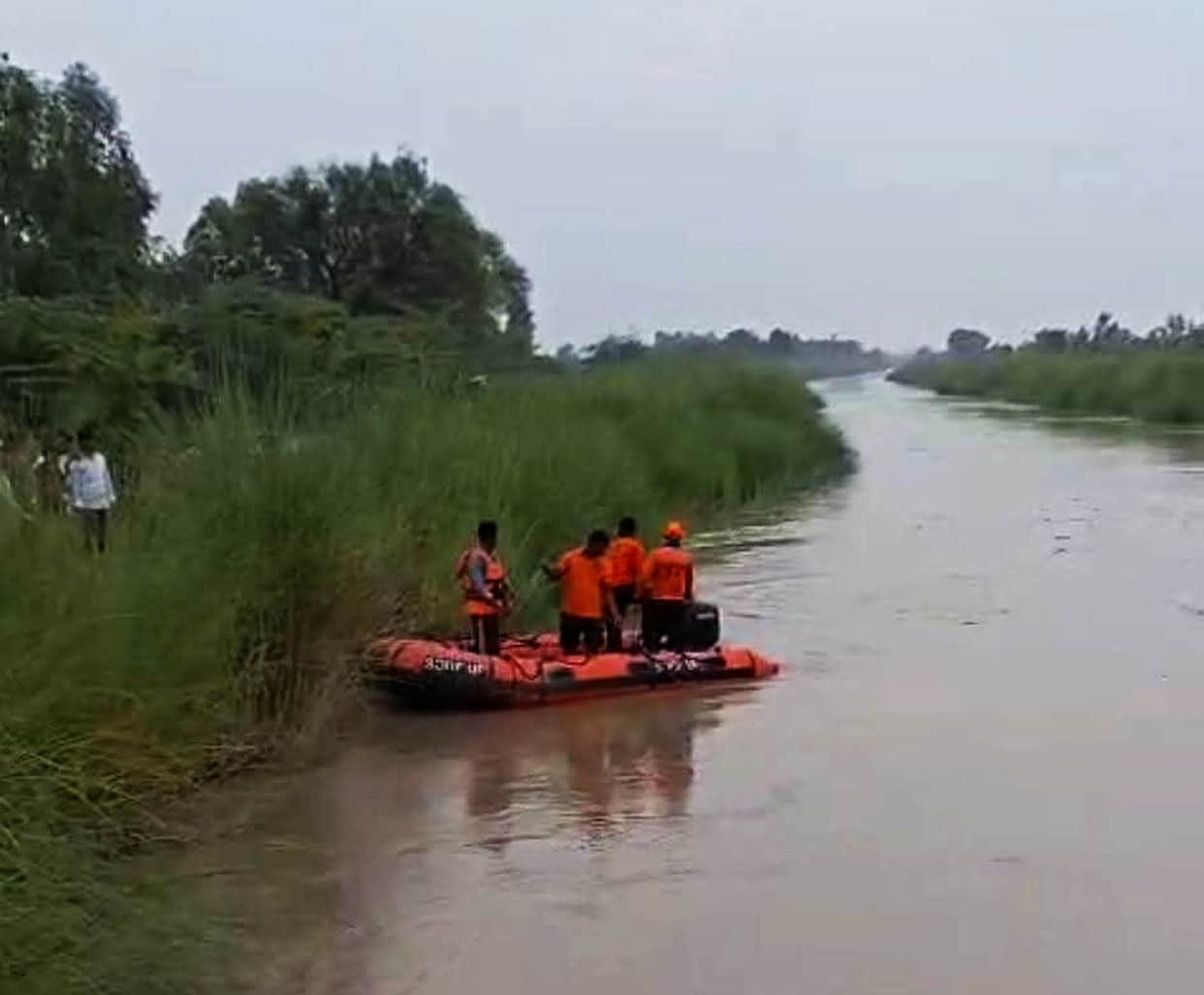 No trace found of woman who jumped into canal, even on the third day.