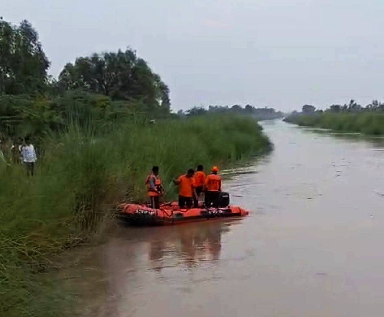 No trace found of woman who jumped into canal, even on the third day.