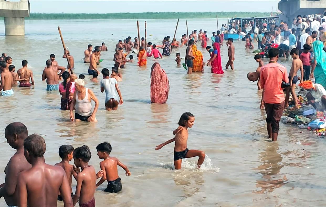 Guru Purnima: Devotees took a holy dip in the Ganges at Dhai Ghat.
