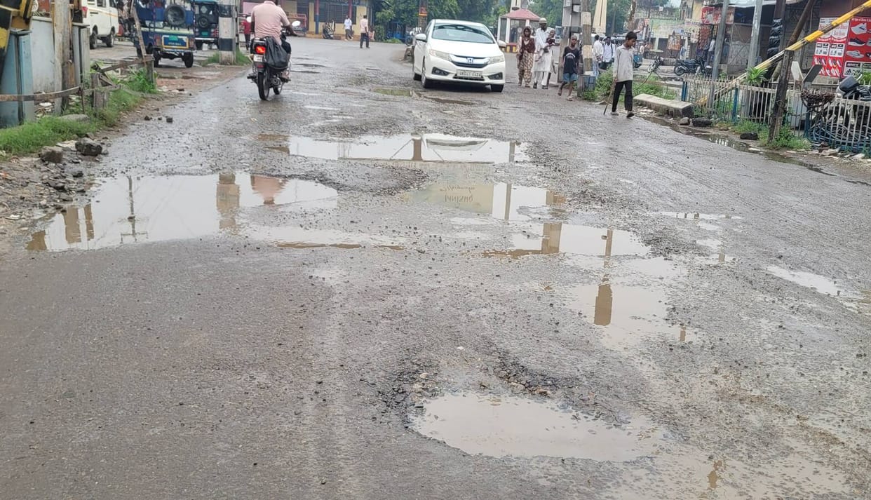 Potholes will welcome Kanwariyas in Nagina