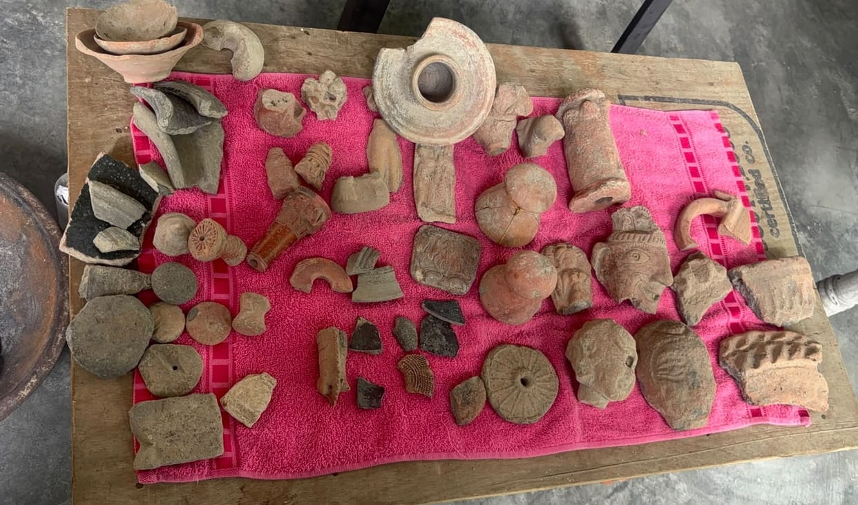 Earthenware vessels found in the tunnel