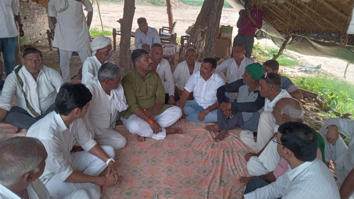 Minister of State for Revenue heard the villagers' grievances.