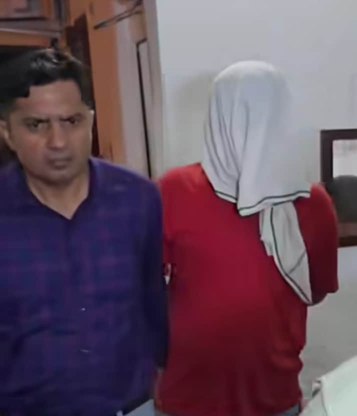 Head Constable of Sector-9 police post arrested while accepting a bribe of rs 3,000; accomplice fled.
