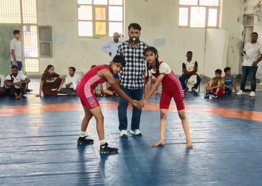 All wrestlers from Bright Open Mind School won gold medals in wrestling.
