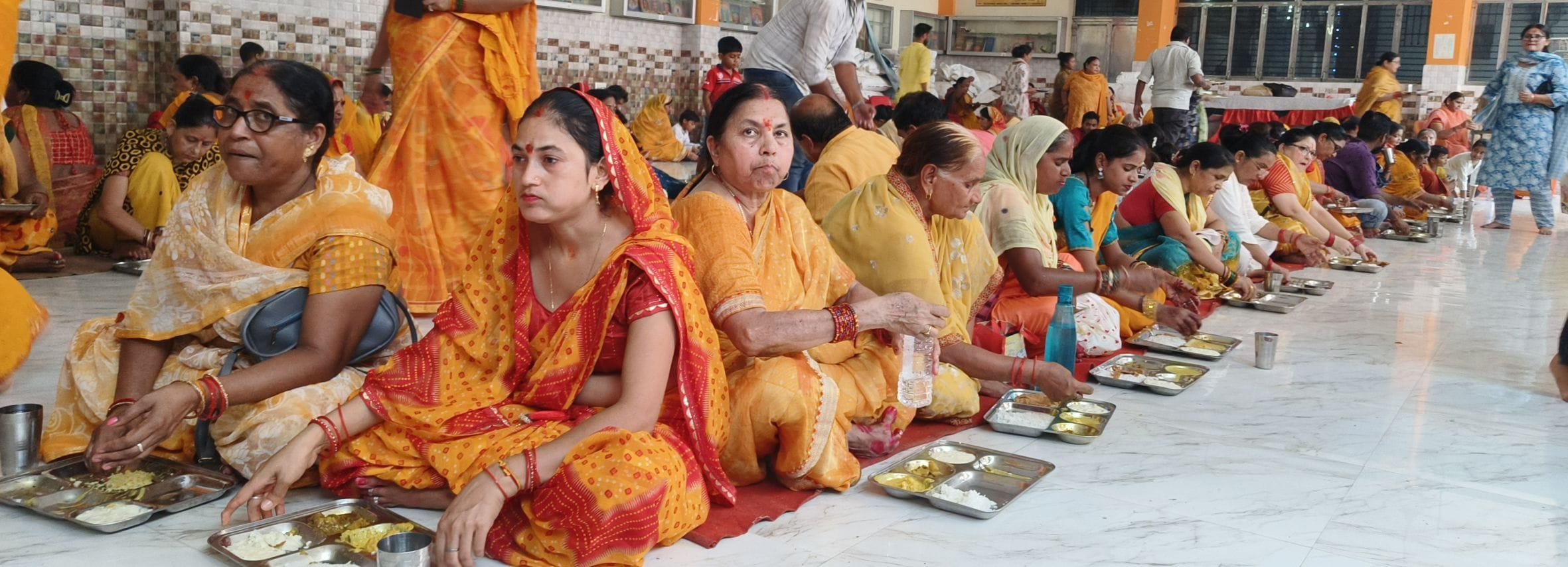 शहर के गायत्री शक्ति पीठ मंदिर में गुरु पूर्णिमा पर हवन पूजन करती महिलाएं। 