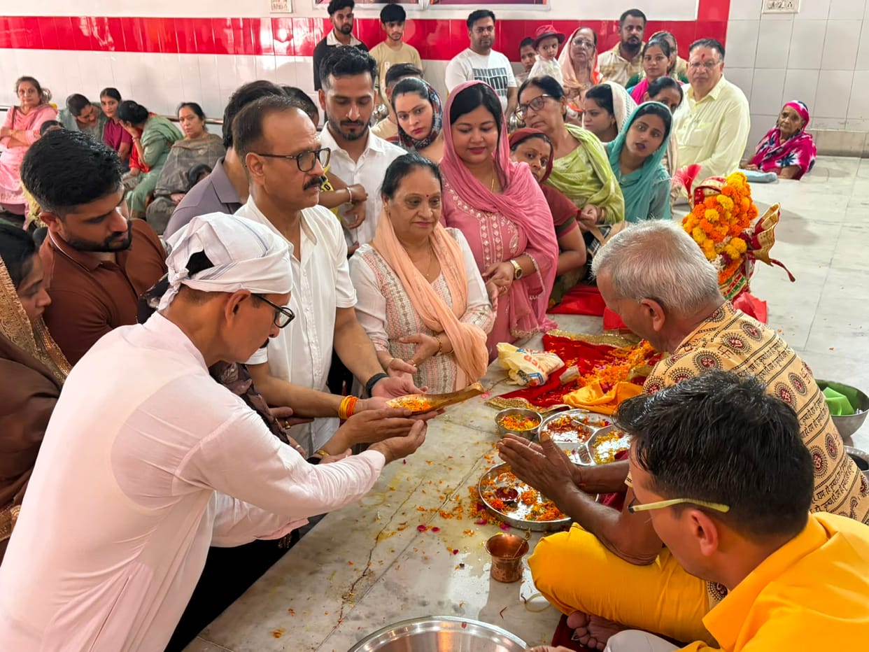 Crowds thronged the temple for Guru Pujan; devotees swayed to the tunes of bhajans.