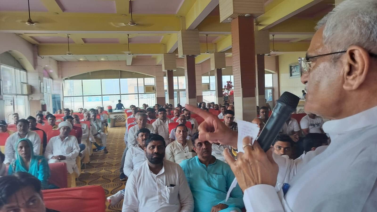फ़ोटो-55: बहादुरगढ़ में भाजपा कार्यकर्ताओं को संबोधित करते पूर्व मंत्री मनीष ग्रोवर। स्रोत पार्टी