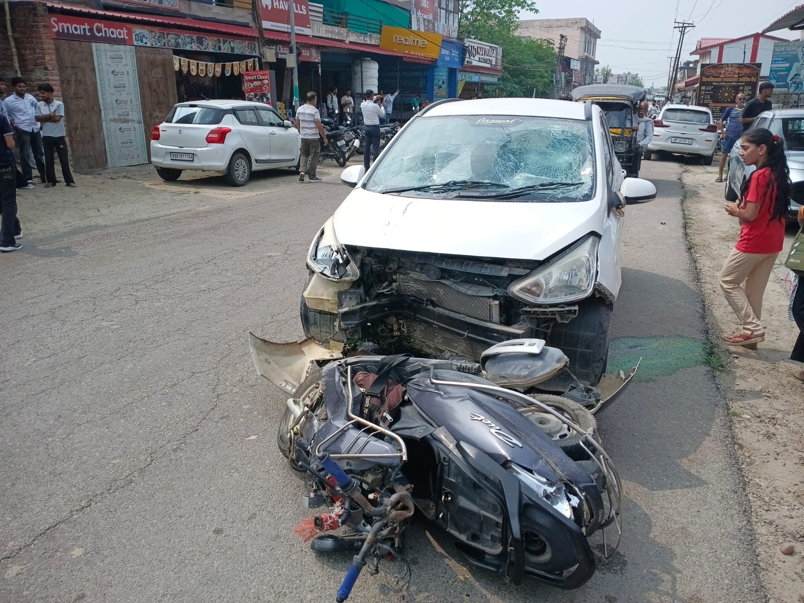 तलवाड़ा रोड हाउस भीषण सड़क हादसे क्षतिग्रस्त वाहन। स्रोत : जागरूक पाठक