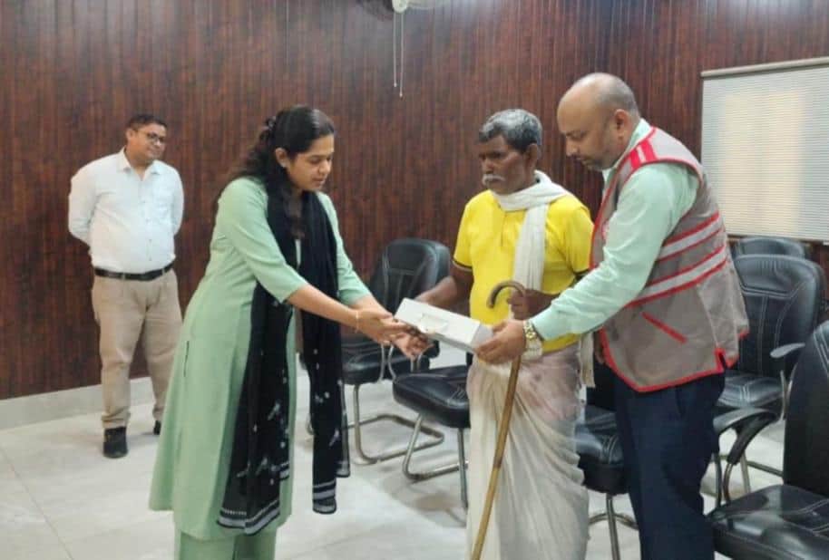 DM presents cane kit to visually impaired complainant.