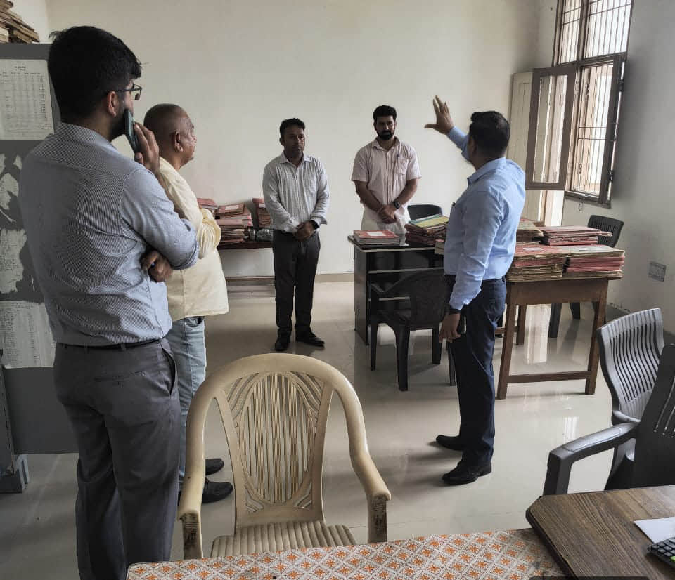 SDM's surprise inspection in Nigdu sub-tehsil