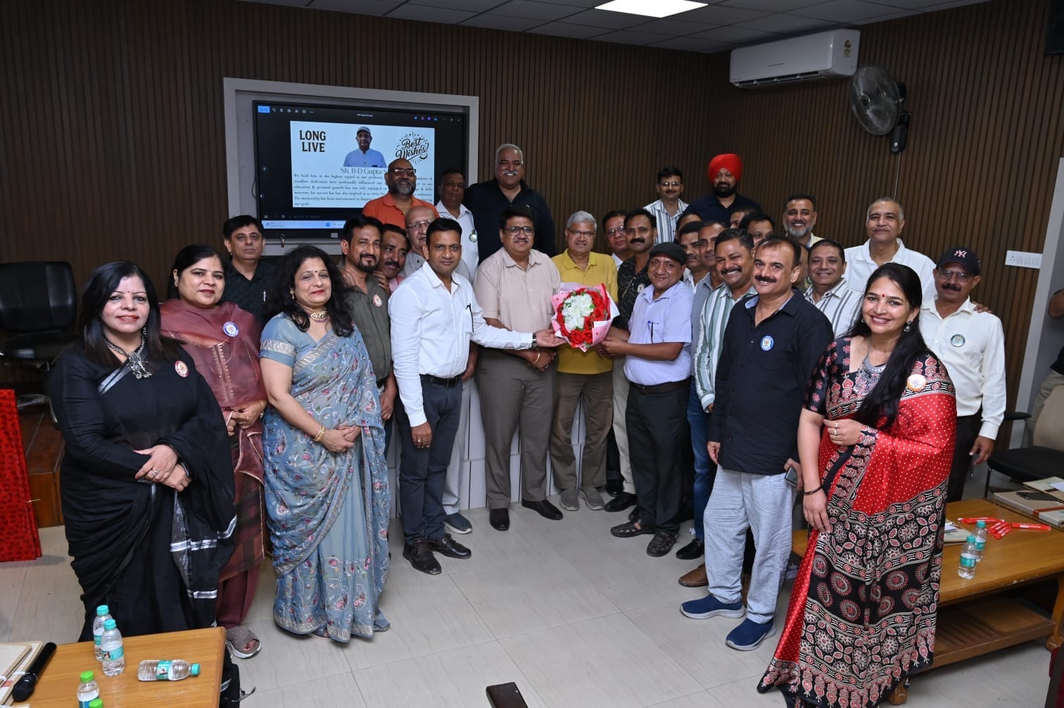 आरकेएसडी महाविद्यालय में एलुमनाई मीट में भाग लेते पूर्व छात्र व स्टाफ। विज्ञप्ति