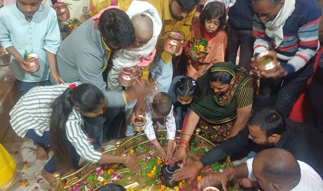 आस्था से भरी कांवड़, शिव दर्शन की आस