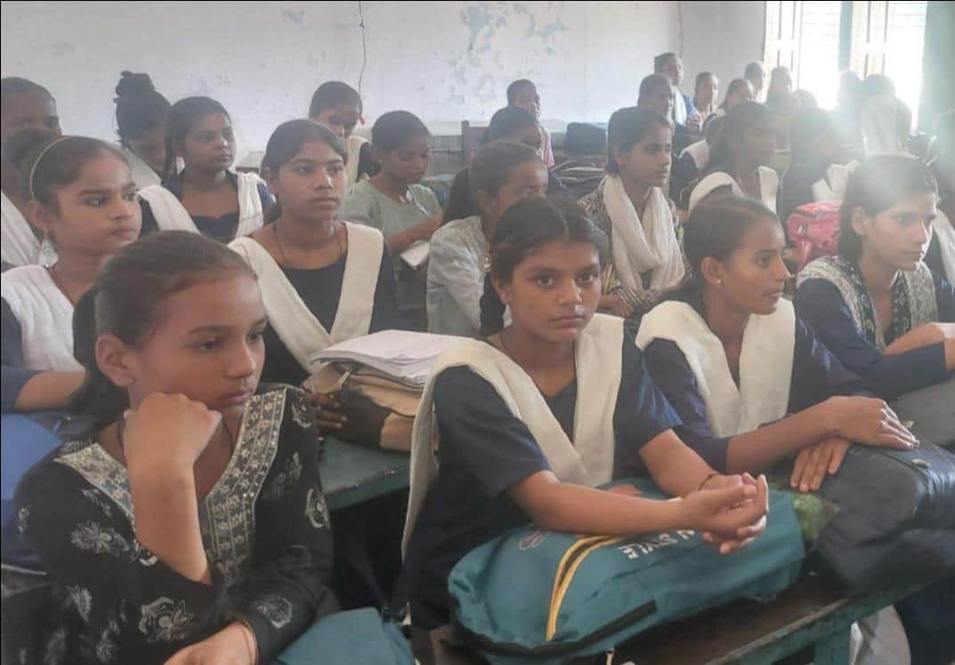फोटो-14-जीजीआइसी पाली&nbsp;में&nbsp;पढ़ाई&nbsp;करती&nbsp;छात्राएं।&nbsp;संवाद