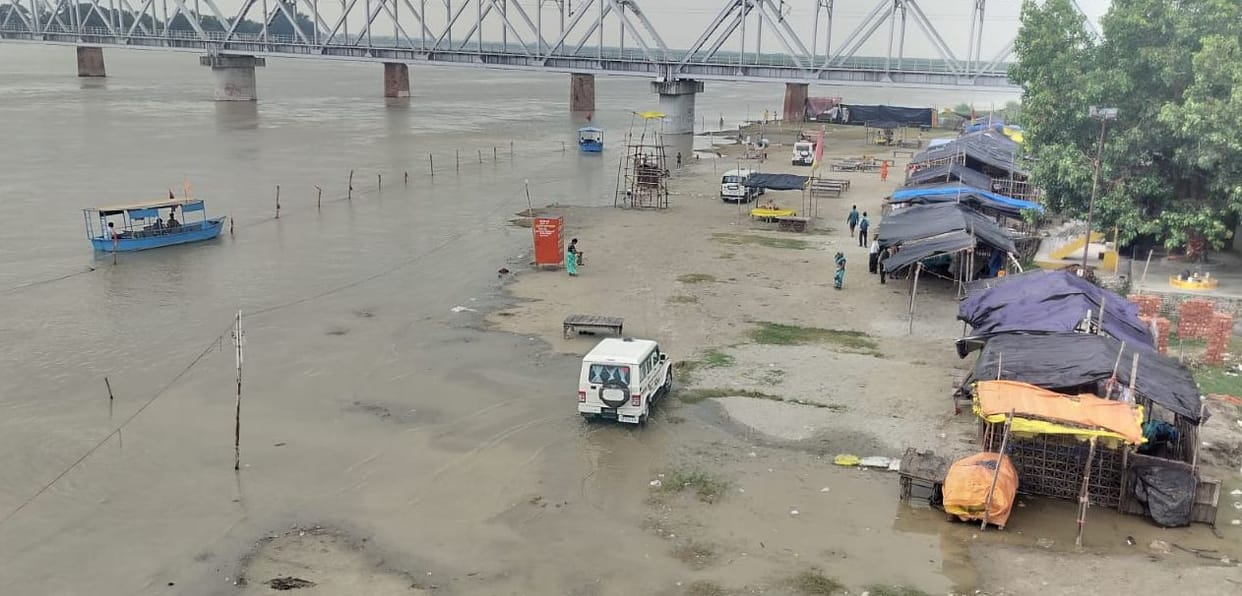 Rising water levels in the Ganges have led to flood-like conditions in riverside areas, with water reaching fields and villages.