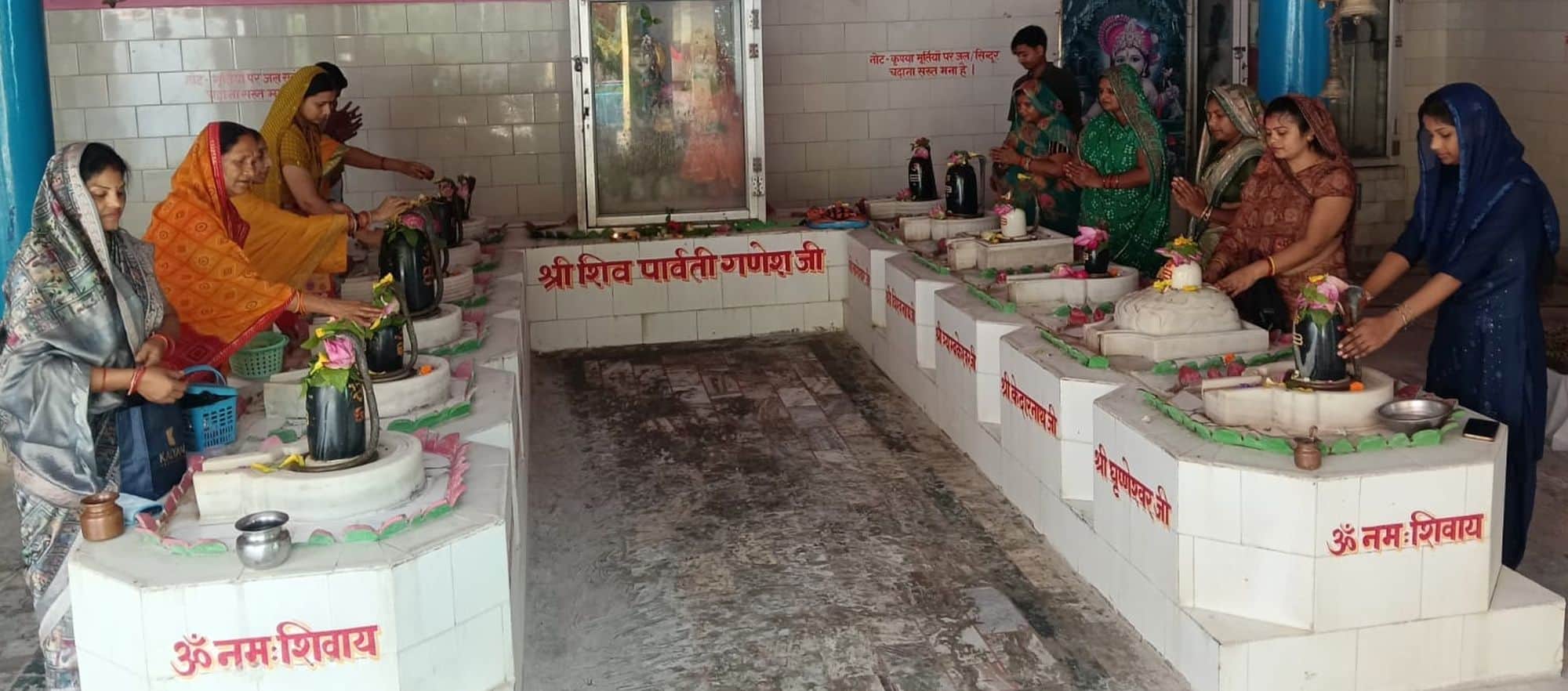 फोटो 30 एमएएचपी 02 परिचय-शहर के रामकथा मार्ग स्थित द्वादश ज्याेर्तिलिंग मंदिर में पूजा-अर्चना क