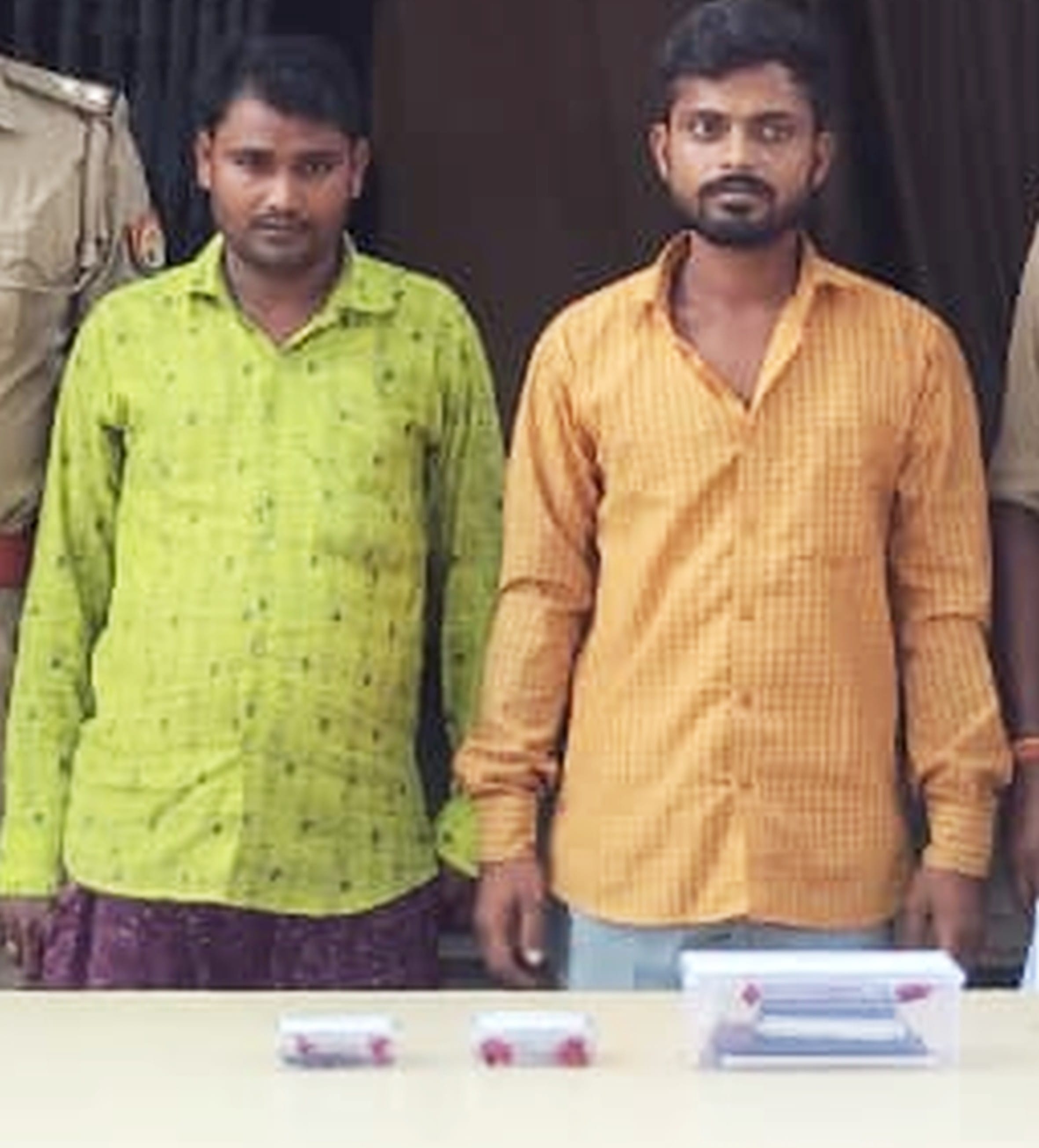 फोटो-4-बलरामपुर के देहात कोतवाली में मौजूद पकड़े गए आरोपी ।-स्रोत : विभाग