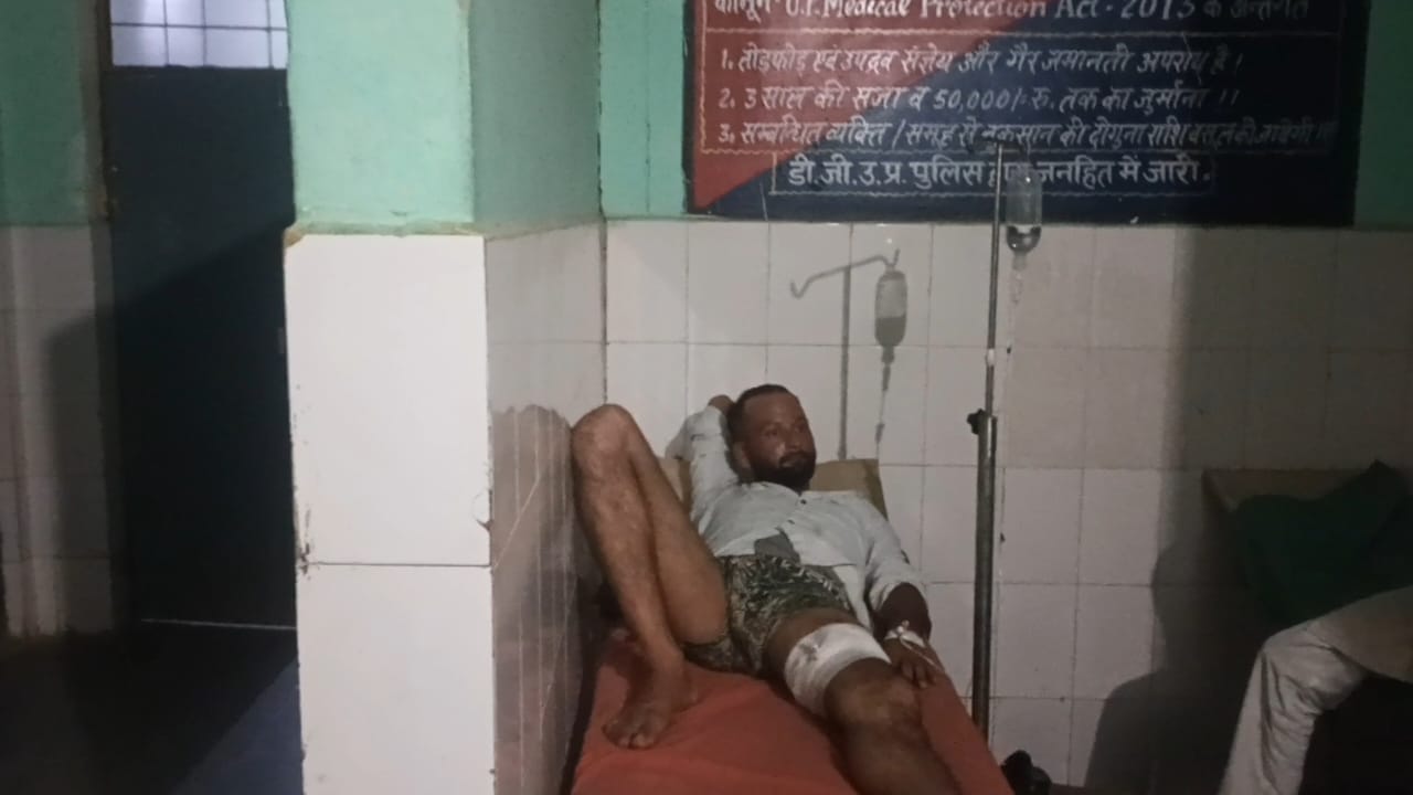 गोली लगने से घायल बबलू का अस्पताल में इलाज जारी। - संवाद 