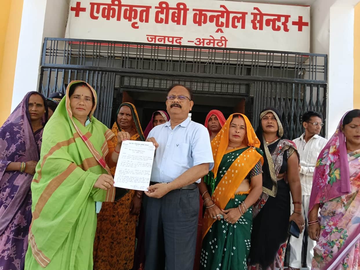 Women farmers staged a protest.
