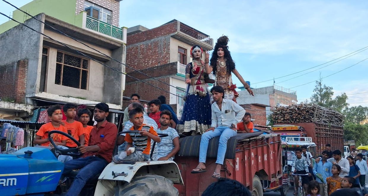 Chants of devotion echoed in Shiva temples on the first day of Sawan; devotees performed *Jalabhishek*.