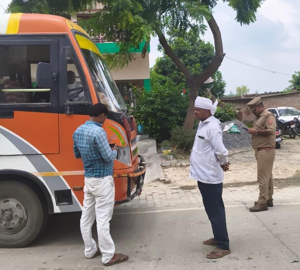 Crackdown on illegally operated buses in Ghosi; eight challaned.