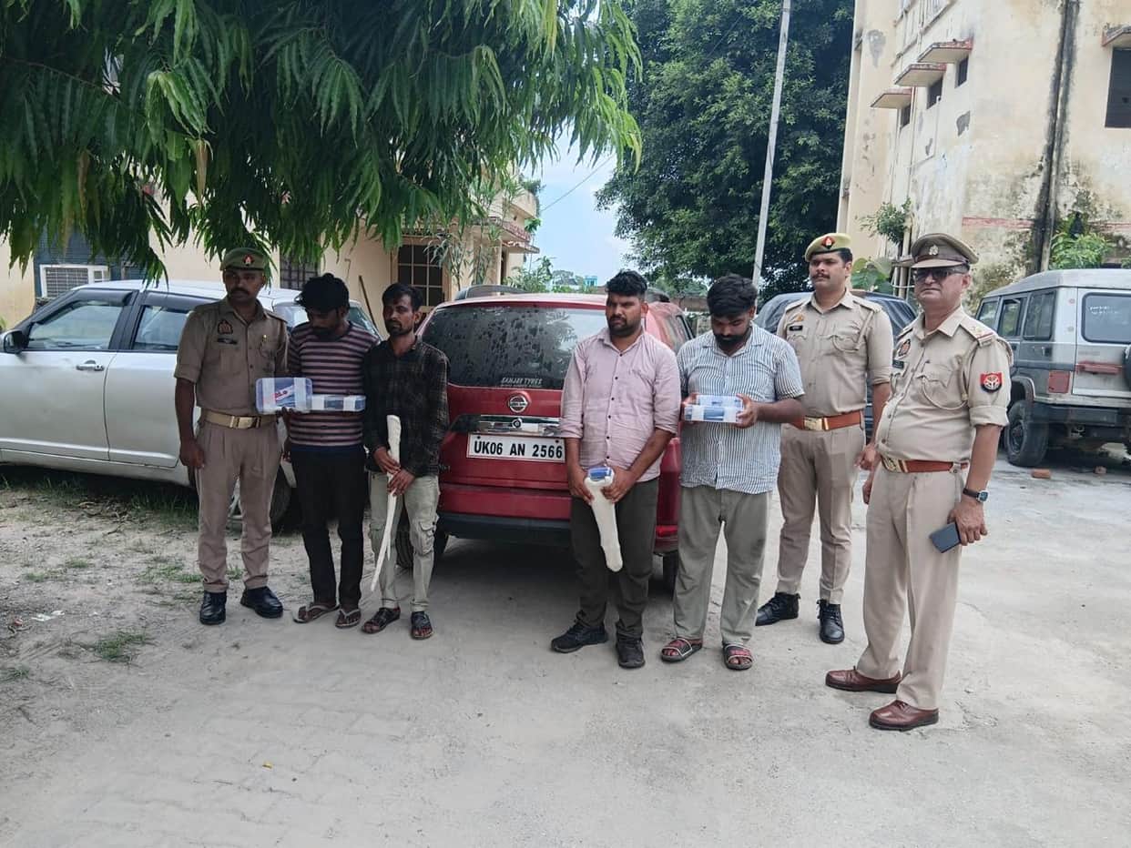 Four cunning individuals arrested for plotting a theft.