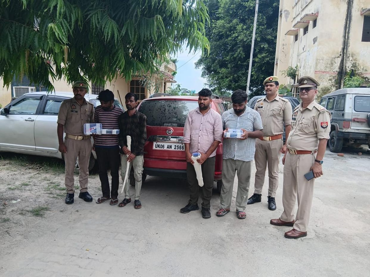 Four cunning individuals arrested for plotting a theft.