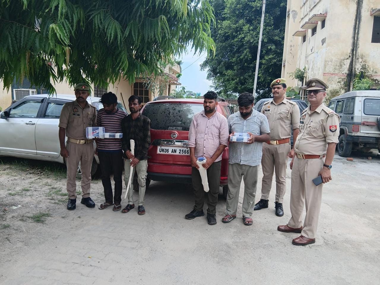 जहानाबाद चोरी की योजना बना रहे चार युवकों पुलिस ने एक कार एवं अवैध हथियार सहित गिरफ्तार कर न्या