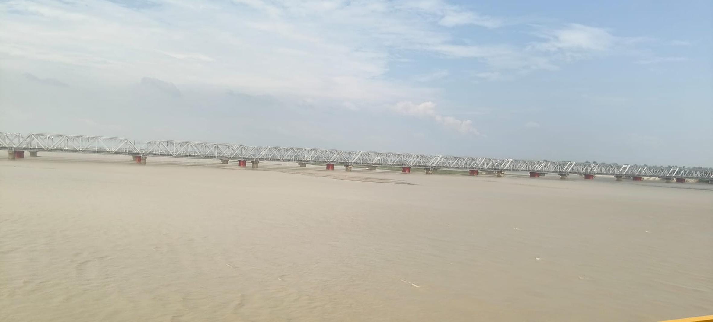 जरवलरोड में एल्गिन ब्रिज पर बढ़ा सरयू नदी का जलस्तर।