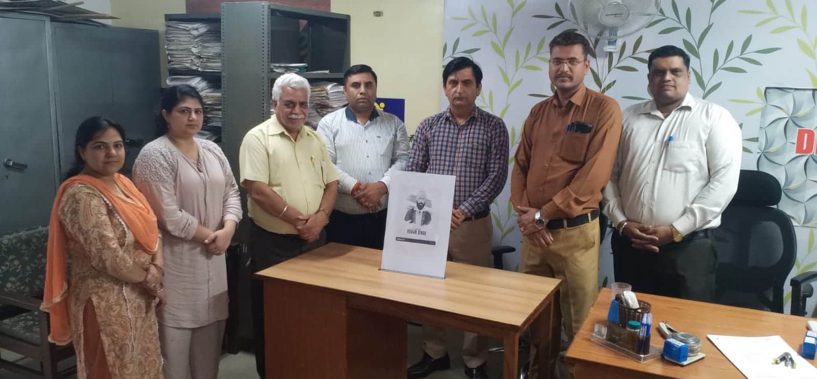 कार्यक्रम के दौरान मौजूद समिति व इकाई के पदाधिकारी। स्वयं