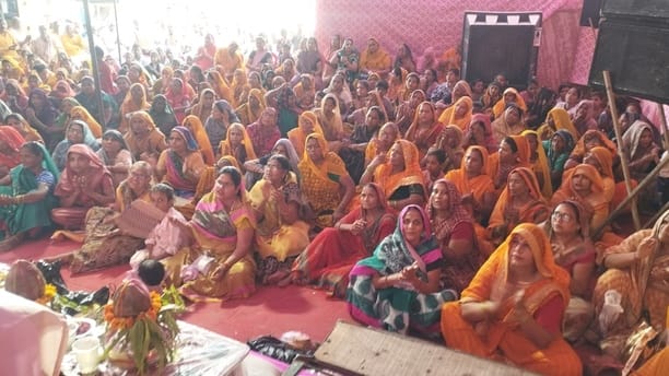 Devotees were moved by the incidents of Shiva's glory.