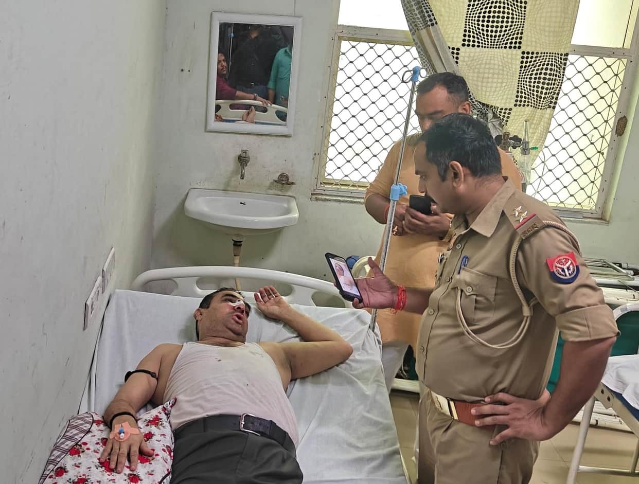 SP leader attacked while going to pick up children from school; hospitalized.