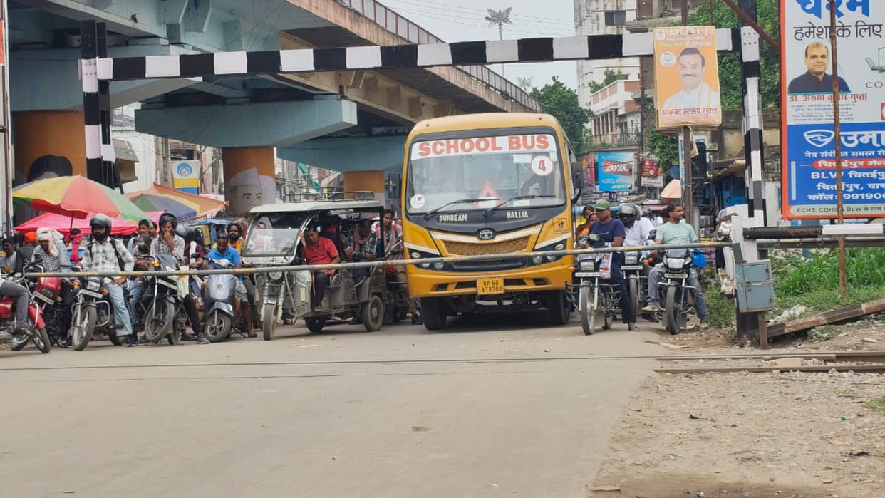 Boom barriers at the Chittu Pandey and Phephna railway crossings have malfunctioned