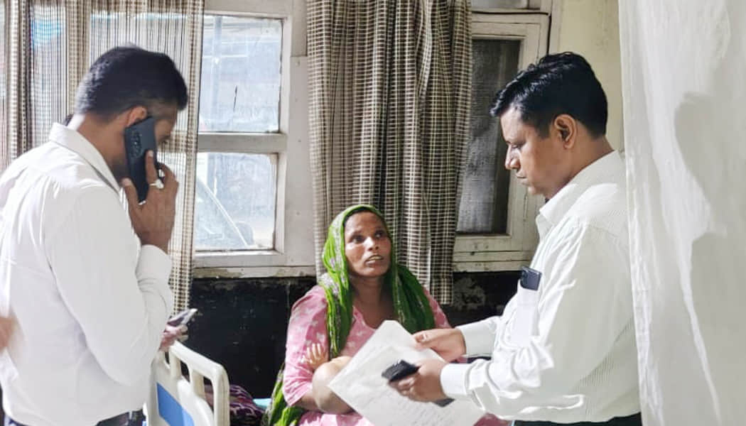 नागरिक अस्पताल का निरीक्षण करते सीएमओ डॉ बुधराम। संवाद