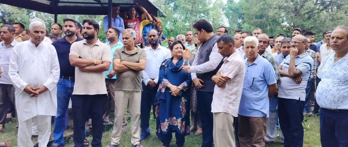 Former MLA Ramchand Bhatia merges with the five elements.