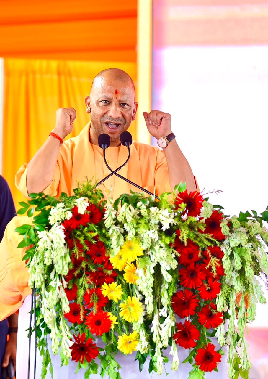 The CM said, "Earlier, the slogan in the state was 'Dekh Sapai, Beti Ghabrai' (Look at the SP, the daughter is scared), now there is no curfew, no riots, everything is fine in UP."
