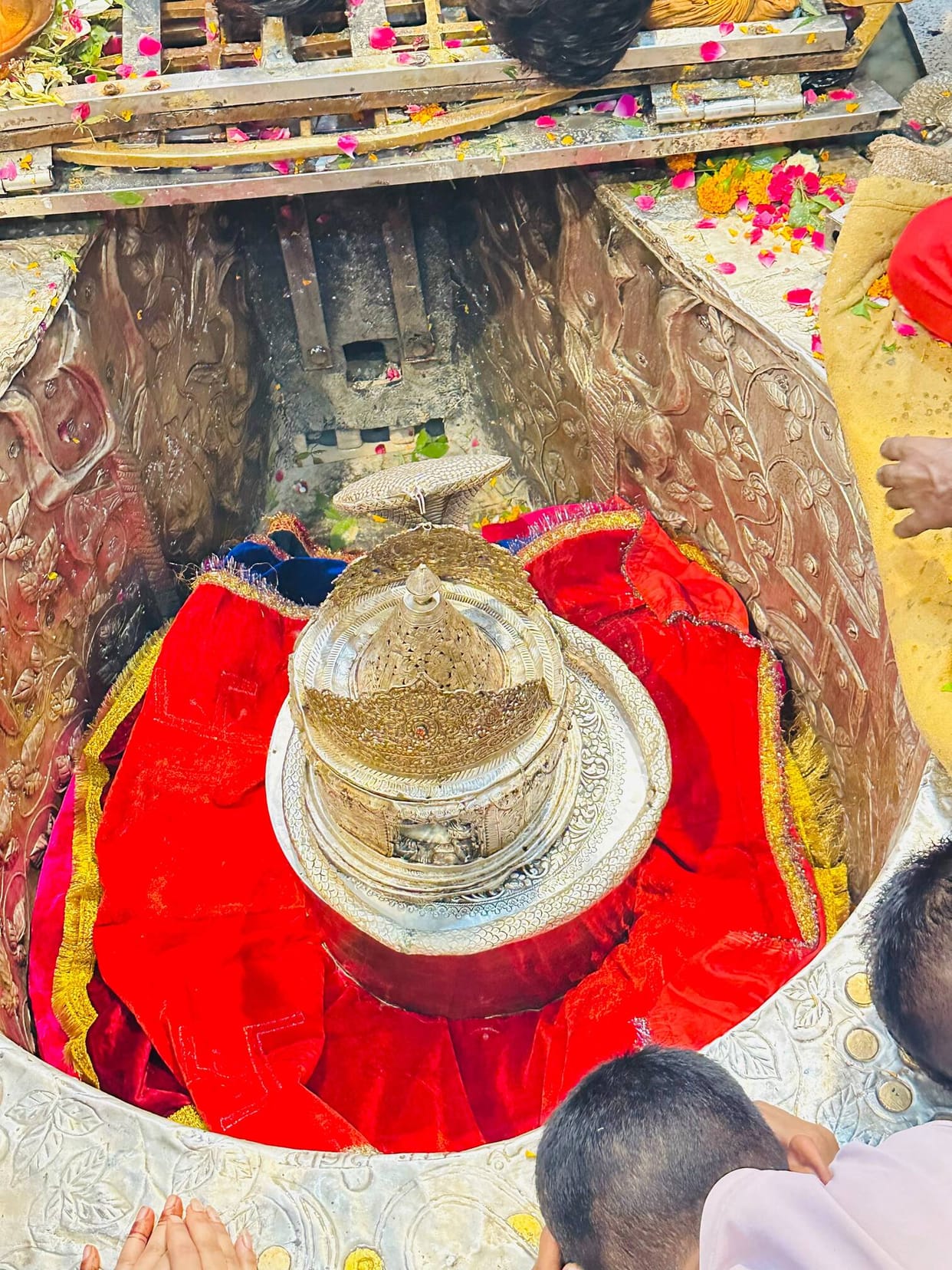 Mahadev was engrossed here in the form of a deer, hence the name Gokarnanath