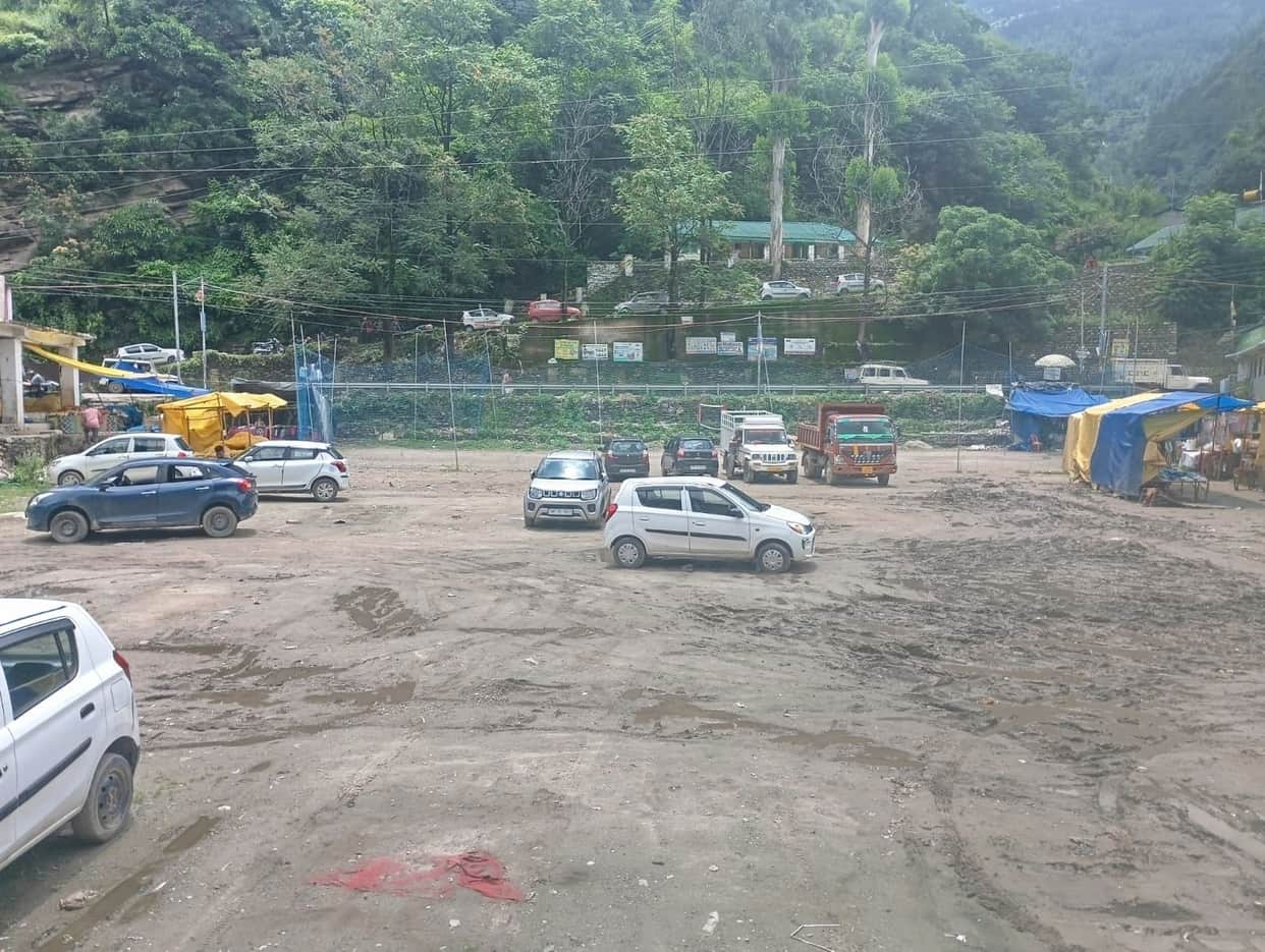 Parked vehicles and street vendors to be removed from Raja Raghuvir Singh Stadium