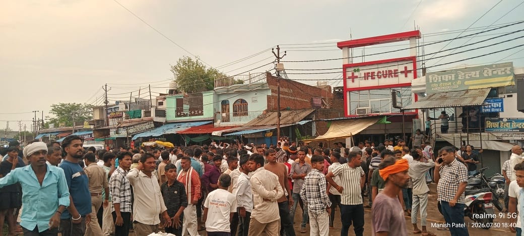 Family members blocked the highway over the death of Khushbu Maurya