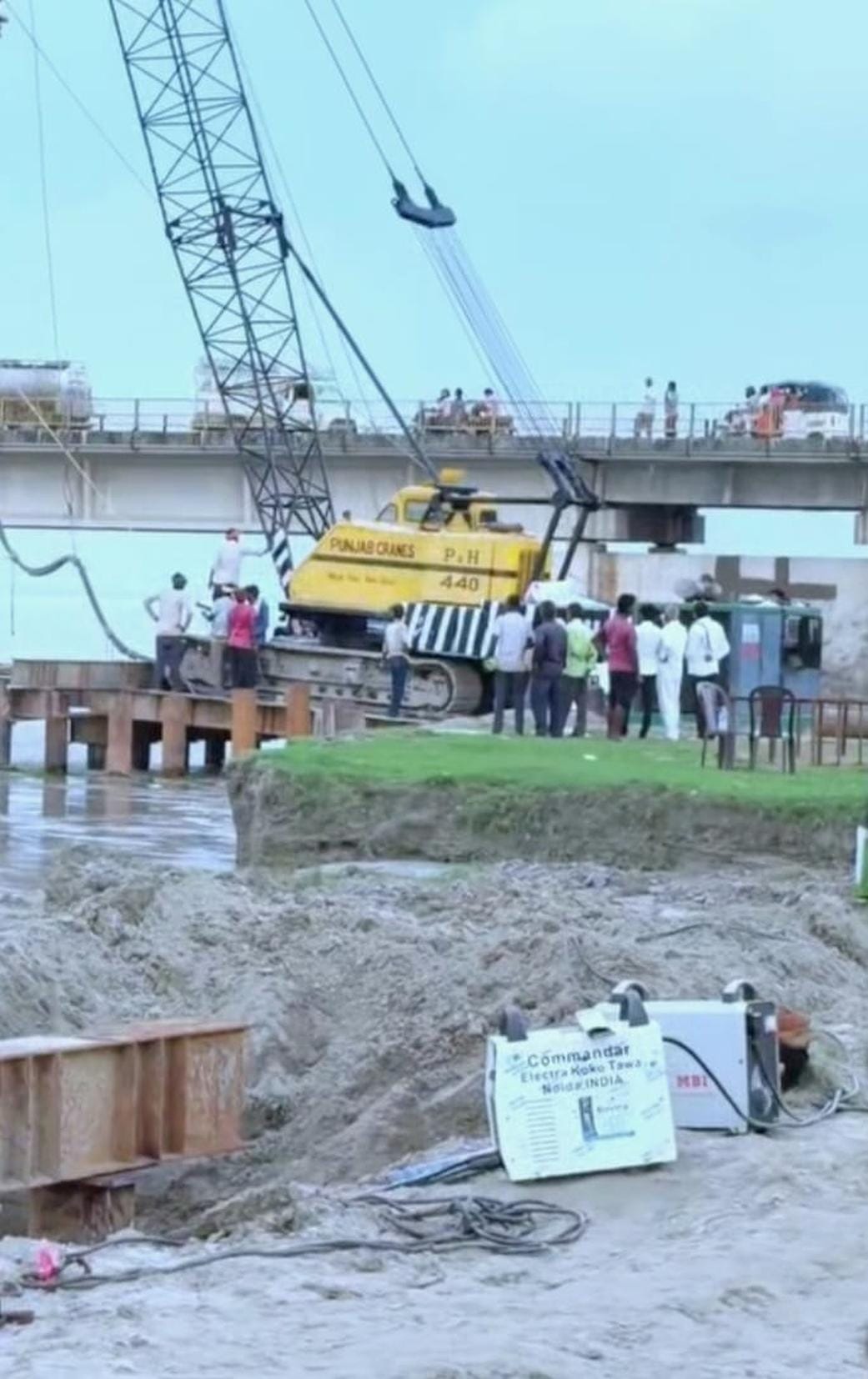 Preparations for pillar construction for the cable-stayed bridge have begun.