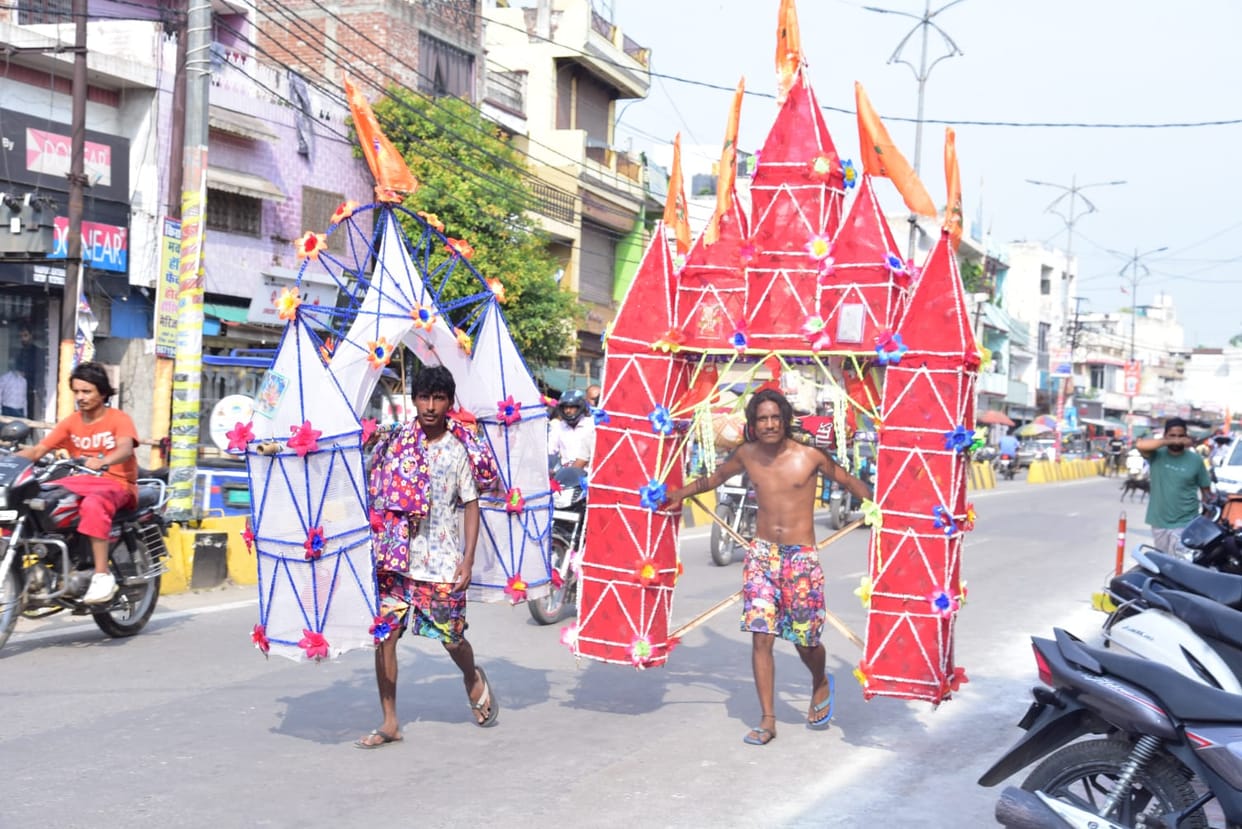 Devotion of Shiva devotees surges on the path of faith.