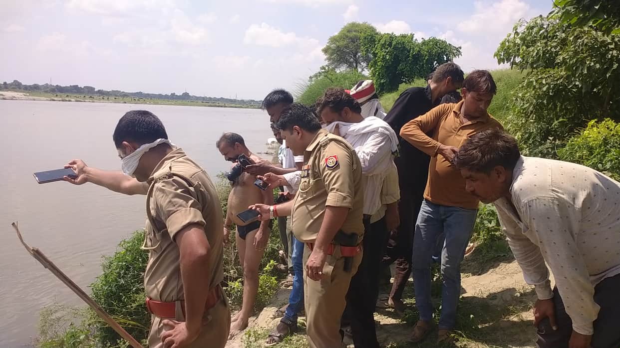 The body was retrieved from the ghat after two and a half hours of effort.
