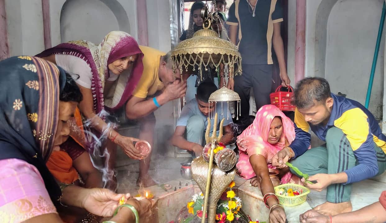 Shiva temples resounded with the chants of 'Har Har Mahadev'.