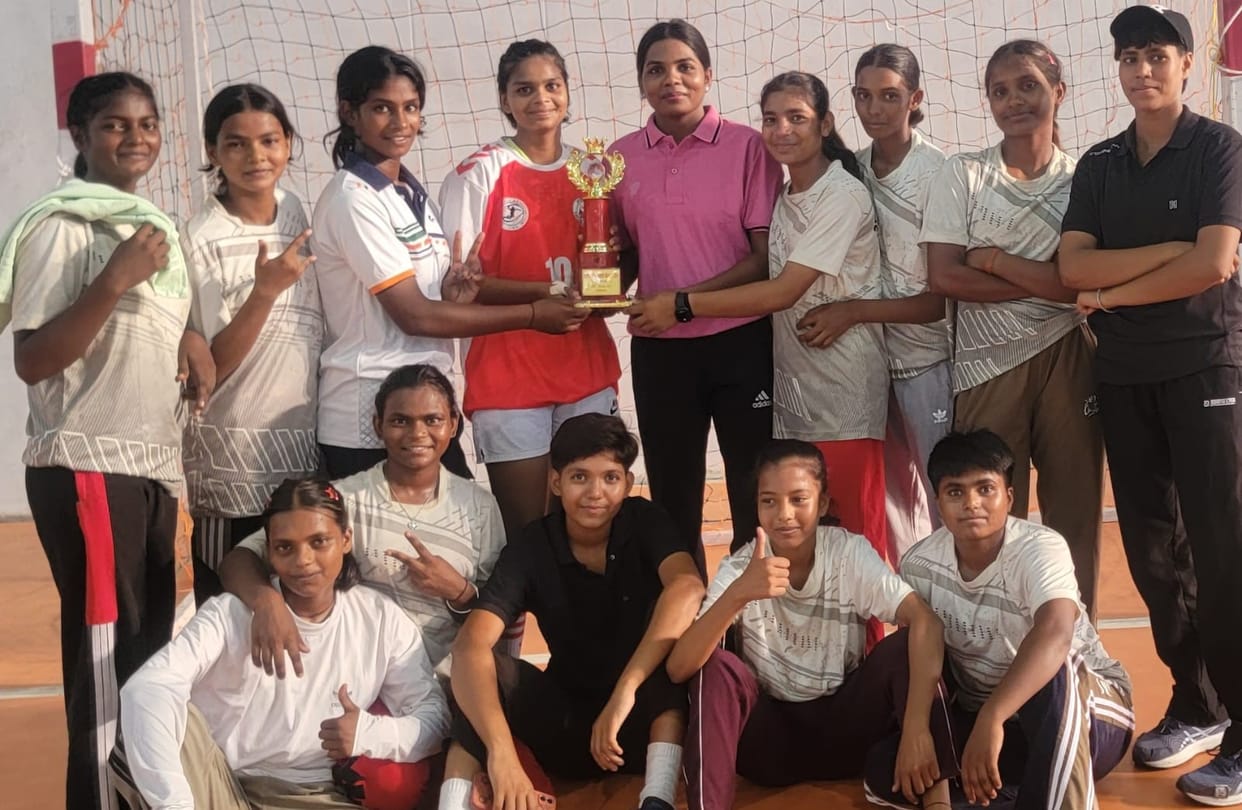 Daughters of the Azamgarh division won bronze medals in the state-level competition