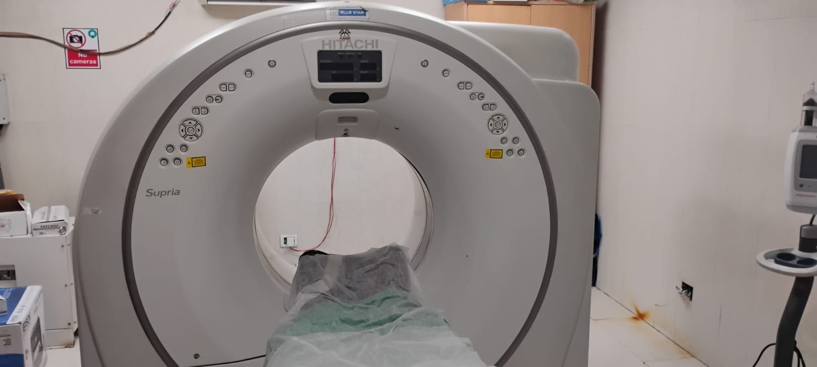 ट्रामा सेंटर में बंद पड़ी सिटी स्कैन मशीन। संवाद