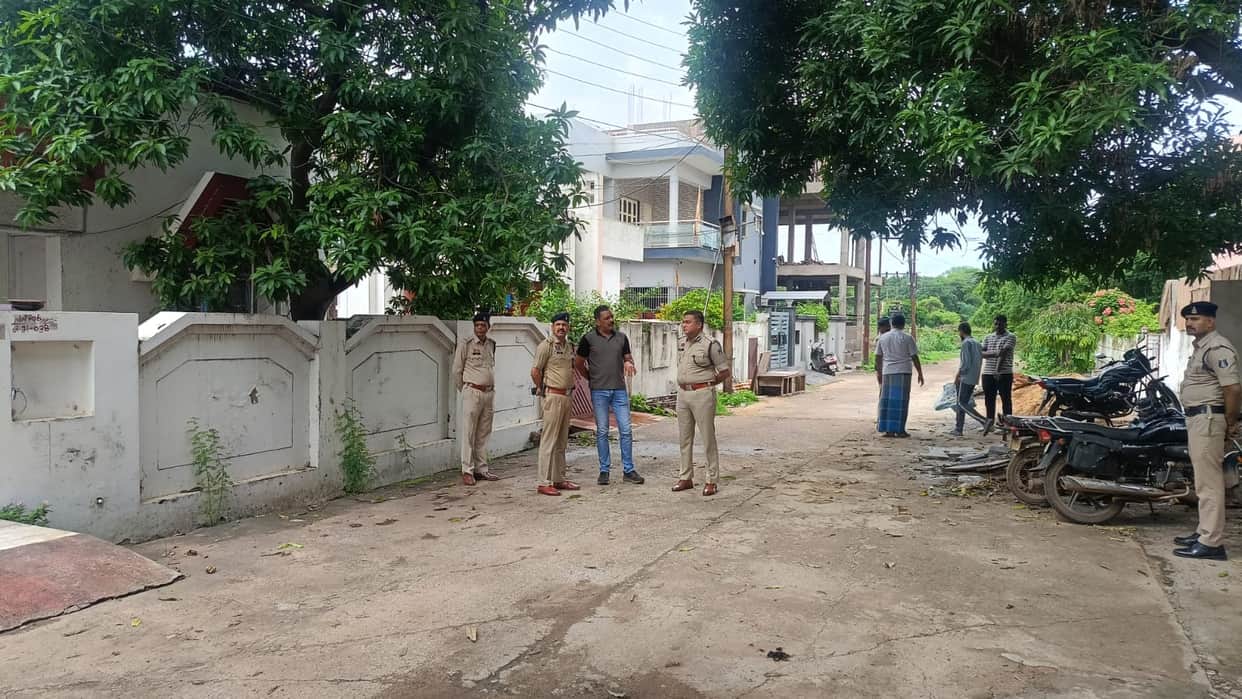 2 early morning chain snatching incidents in Durg Elderly women targeted police launch intensive investigation