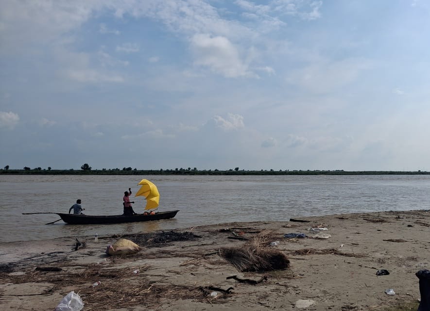As the water level of the Saryu receded, bank erosion intensified, increasing the threat to riverside villages.