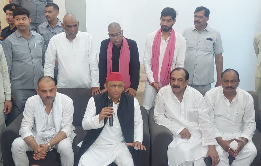 Akhilesh cornered the BJP government over paper leaks, education, health, and law and order.